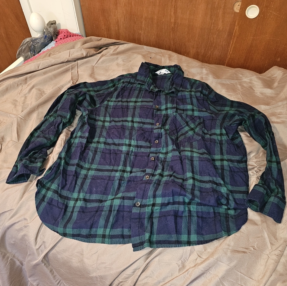 Womens Old Navy 2XL long sleeve blue and green flannel button up